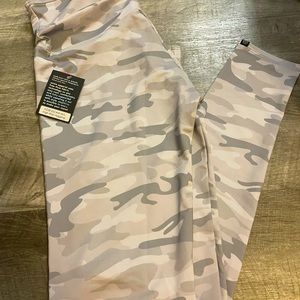 Onzie gray camo leggings